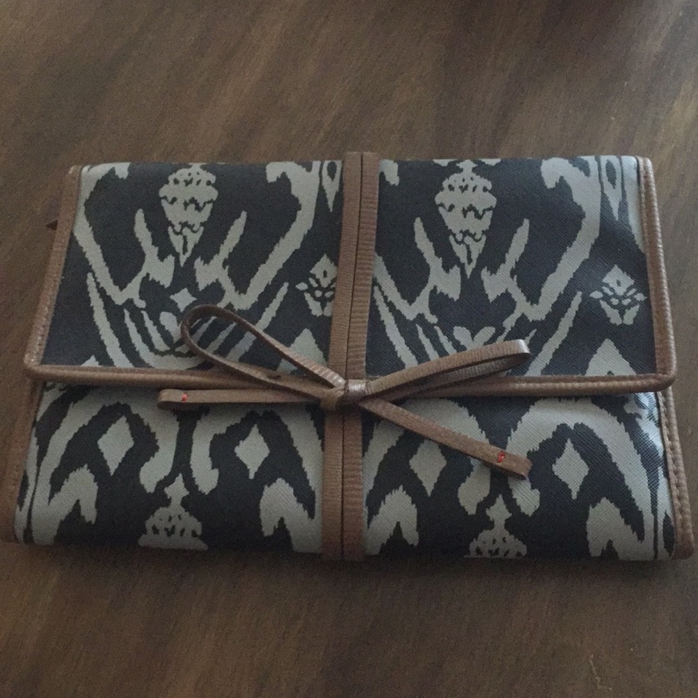 Stella and dot jewelry roll holder